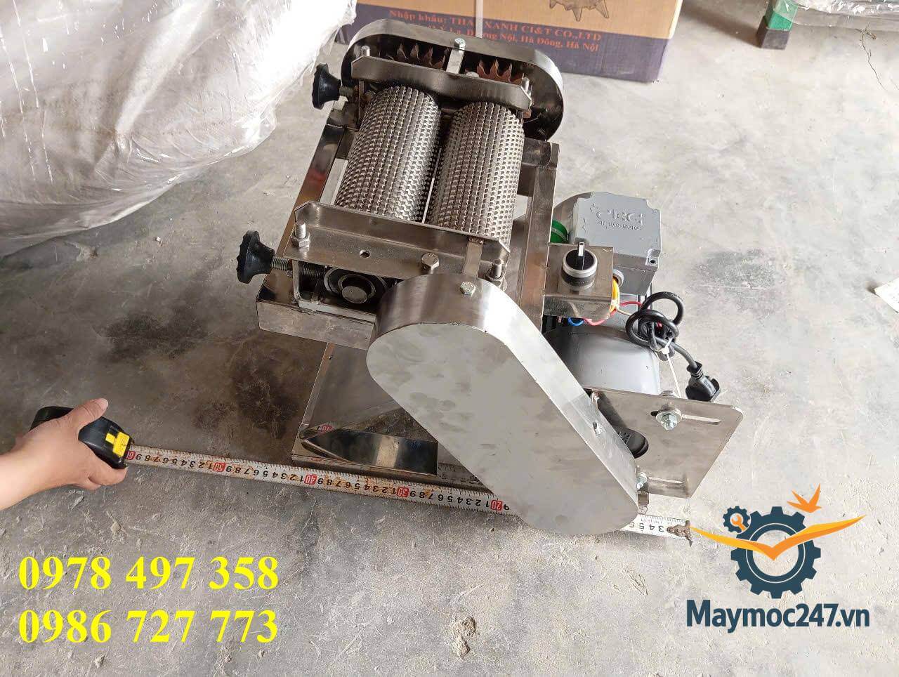 Máy dần thịt, cán mềm thịt. Có 2 lô gân giúp tẩm thấm sâu gia vị