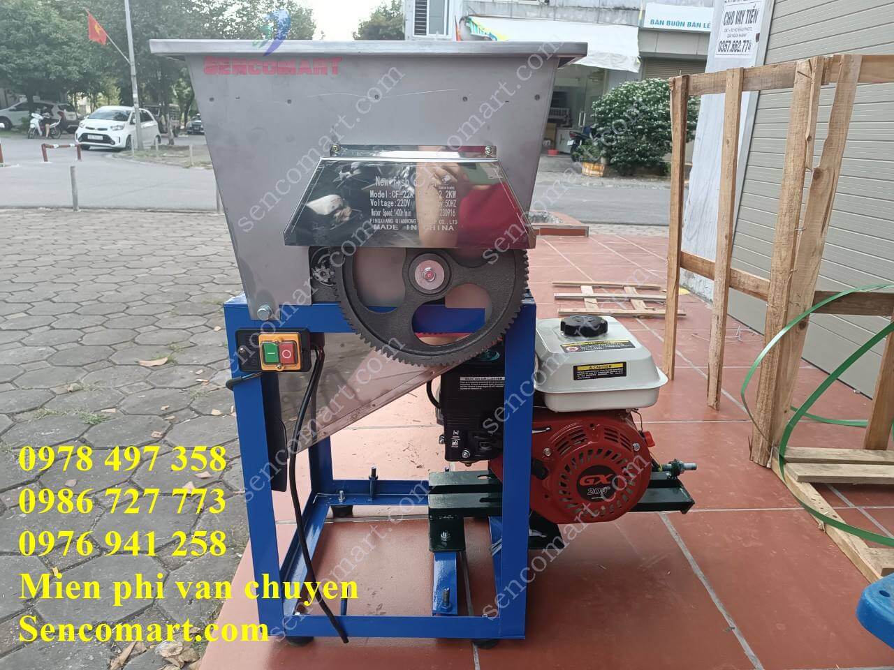 Máy thái cá dùng động cơ xăng, thiết kế có điều chỉnh dây curoa