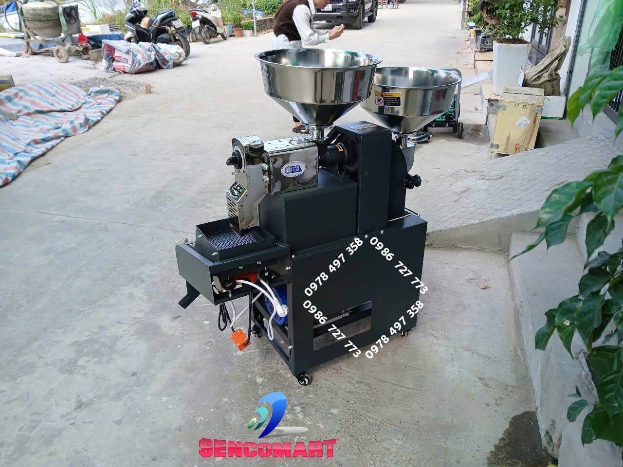 Máy xát lúa liên hoàn. phễu, đầu ra đầu xát đều là inox Trường Thành