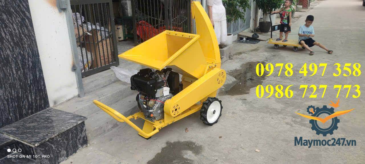 Máy băm cành sử dụng động cơ dầu chỉ có tại máy móc 247